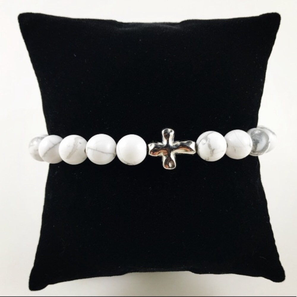 Men or women white & grey howlite cross bracelet - Picture 5 of 7